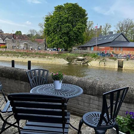 Quirky 1 Bedroom Barn On The River In Arundel Eksteriør billede