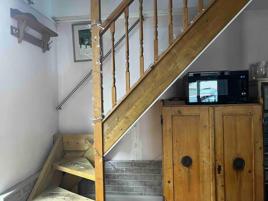 Quirky 1 Bedroom Barn On The River In Arundel Eksteriør billede