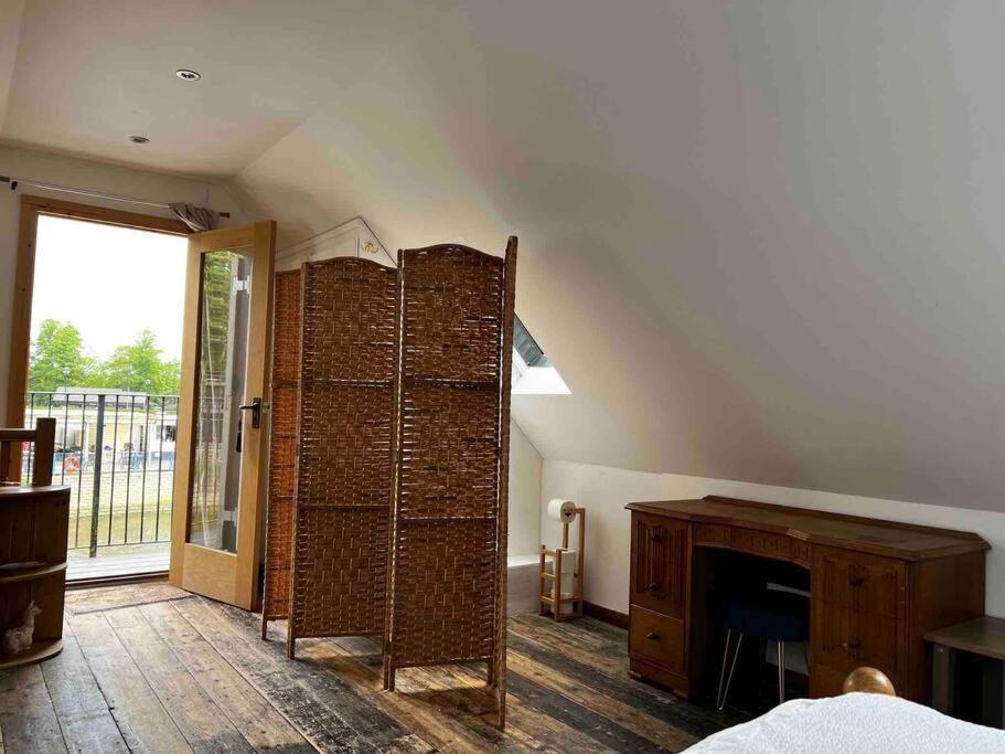 Quirky 1 Bedroom Barn On The River In Arundel Eksteriør billede