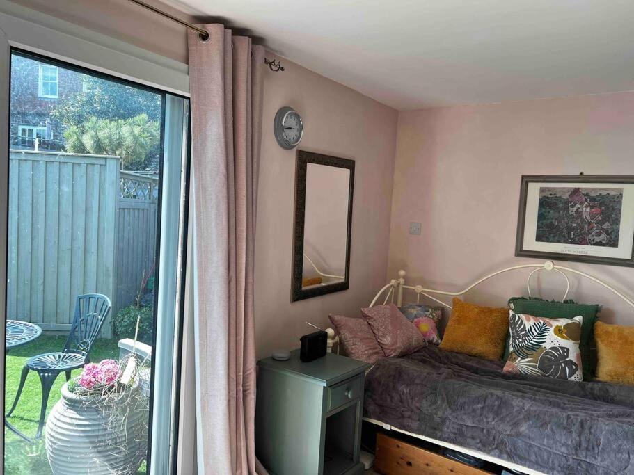 Quirky 1 Bedroom Barn On The River In Arundel Eksteriør billede